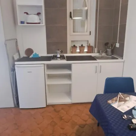 לינה וארוחת בוקר Il Quadrato מרינה די סקבוניאה